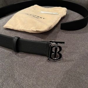 Burberry black leather belt